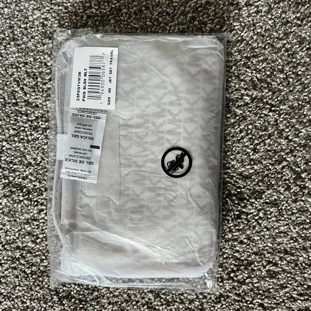 NWT Michael Kors PWD BLSH MLT 35F8GTVW3B Jet Set Travel - Picture 2 of 9